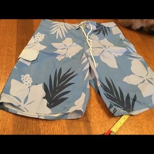 Basix men’s board shorts size M